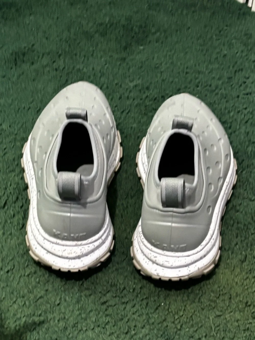 Kane Women Slip-On Casual Sneakers - Gray Size 6 - Picture 6 of 6